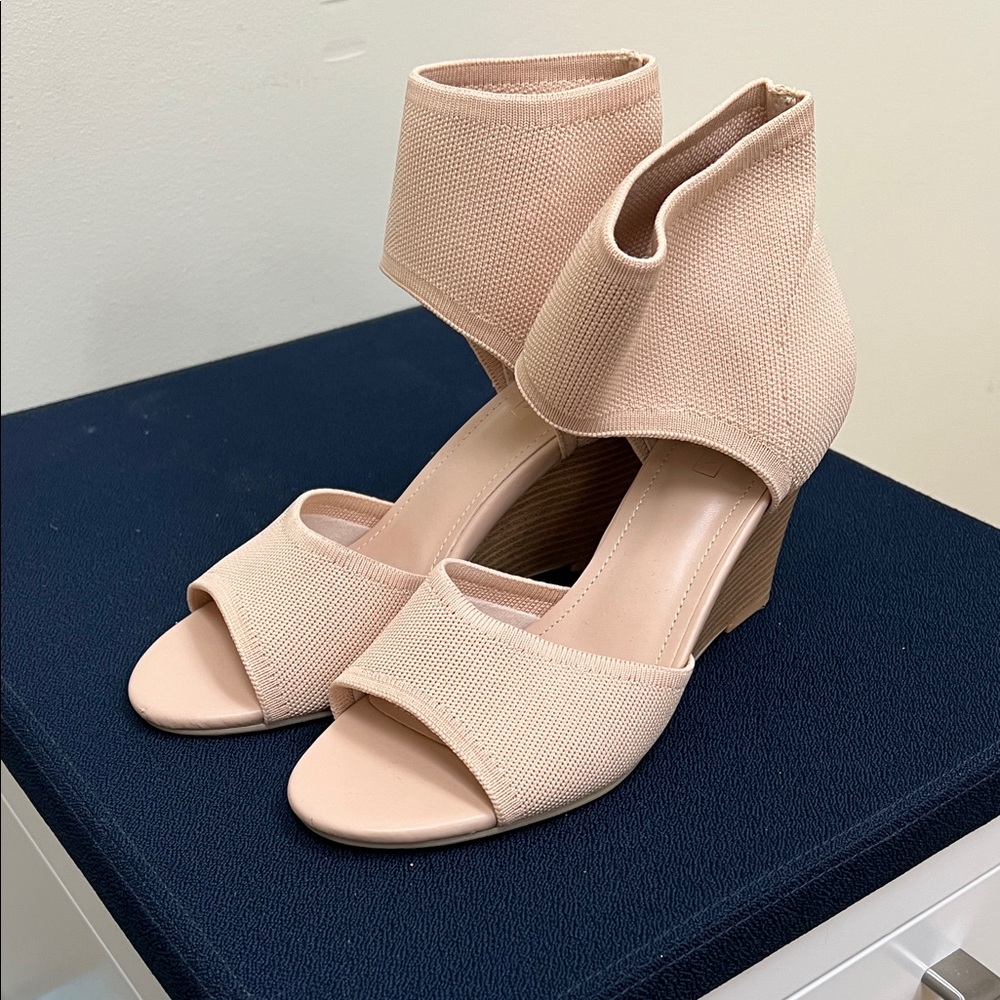 Chic Blush Wedge Sandals
